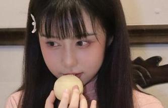 镜酱私奔连衣裙图集:精选独家角度,展现别样风情.txt
