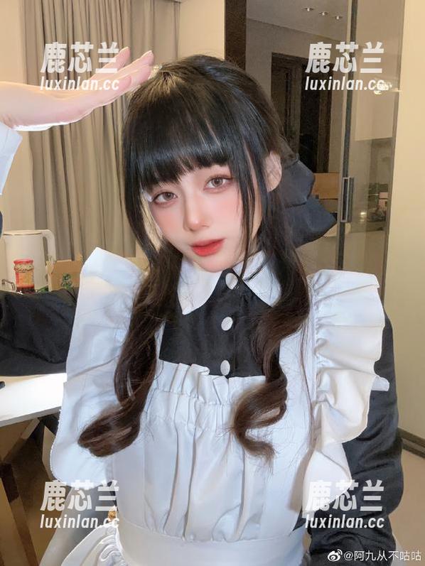 阿九从不咕咕(九言)的魅力升级：美脚合集中的每张图片都是一首诗！.txt