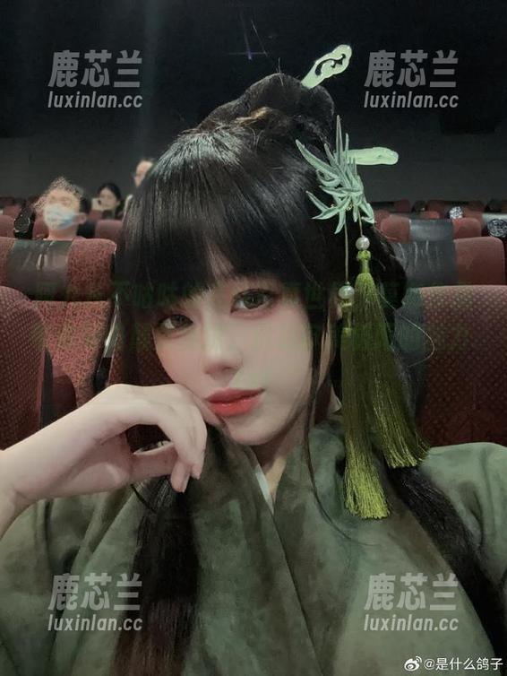 阿九从不咕咕的在线写真世界，莫娜作品带你领略颠覆传统，挑战审美极限的魅力.txt