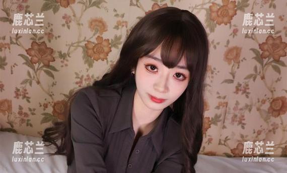 陌陌咕咕咕的私拍猫咪套图：每一张都透露着温暖与亲密的瞬间.txt