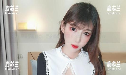 探索圣诞魅力：雯粥粥的高清写真分享个性化视角.txt
