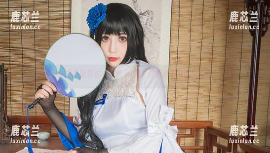女仆私拍写真新尝试，雯粥粥i居然能把萌态与性感结合！.txt