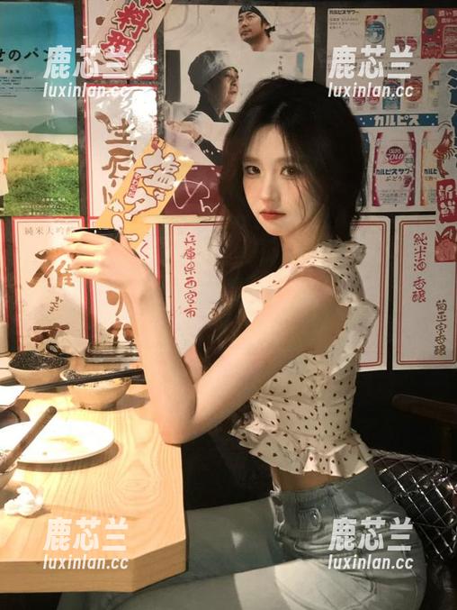 青豆客 - 清甜夏日私拍：梁莹Sugar的资源带你领略夏天的无限魅力！.txt