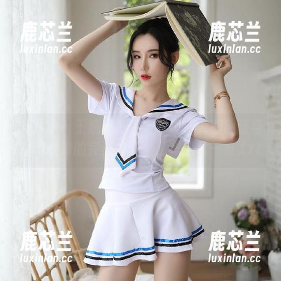 青豆客 - 王婉悠高跟鞋写真：大胆创新与经典优雅的完美结合，精彩图片一览.txt