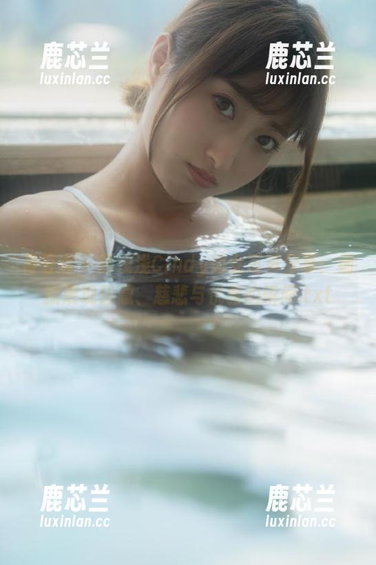 青豆客 - 颜浅浅Cindy修女写真分享：细腻展现智慧、慈悲与优雅的瞬间.txt