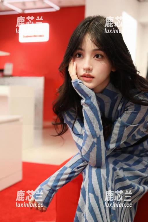 俏皮又迷人：韩国孙乐乐DJAWA可爱粉色美图图集，尽显青春活力风采！.txt