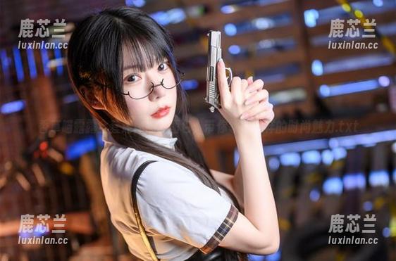 香草喵露露全套连体黑丝图包，带你领略别样的时尚魅力.txt