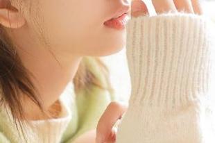 魅妍社 - 闵妮Mily女孩全新写真：原图与图册呈现个性与优雅.txt