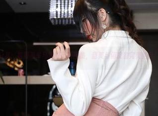 独家分享:鹿野希单马尾眼镜娘图集,甜美与俏皮的完美结合!.txt