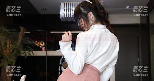 独家分享：鹿野希单马尾眼镜娘图集，甜美与俏皮的完美结合！.txt
