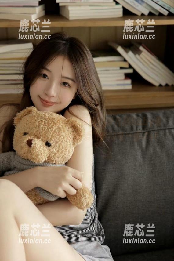 微密圈 - 捕捉最美瞬间：黎允熙baby最新粉色写真，让你爱上她的每一面.txt