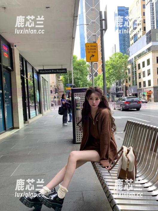 微密圈 - 走进高清图库，感受黎允熙baby绿色漏背裙所带来的自然清新与惊艳魅力.txt