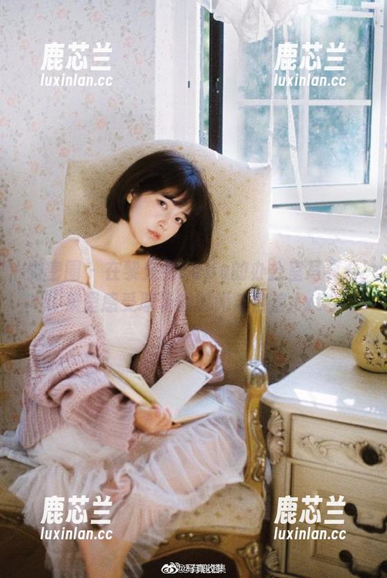 微密圈 - 在黎允熙baby的办公室写真合集里感受职场的时尚与自信.txt