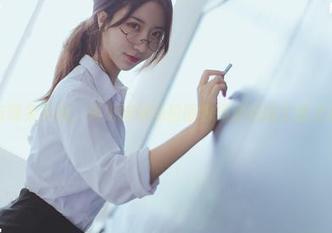 梦幻与现实交融,黑川妹妹私拍图包揭秘她的个性之美.txt