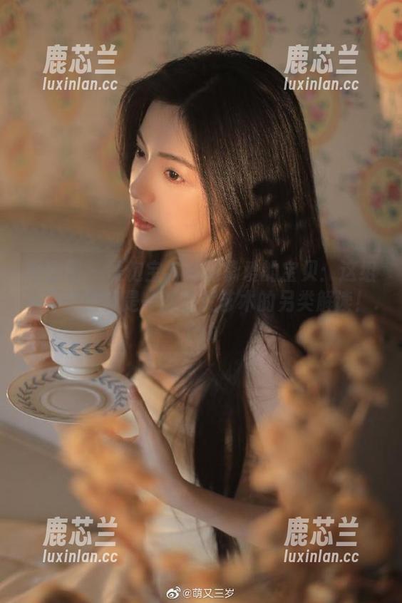 微密圈 - 黑饱宝与她的挚爱的宝贝：这组写真美图真是一部现代艺术的另类解读！.txt